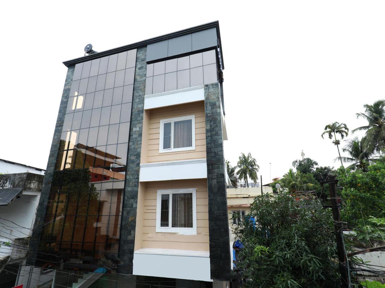 Oyo 6728 Almas Residency Otel Kochi Dış mekan fotoğraf